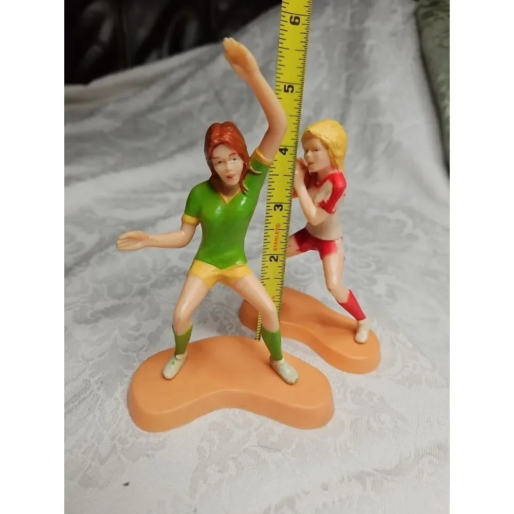 Wilton Cake Topper‎ GIRLS BASKETBALL Players 5.5